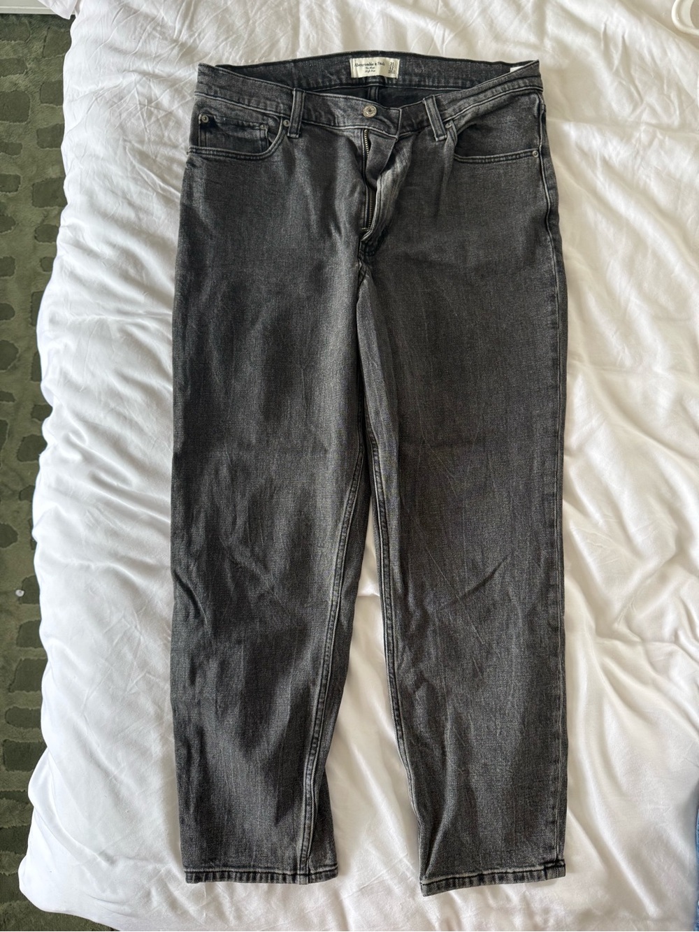 Abercrombie Mom High Rise black washed jeans